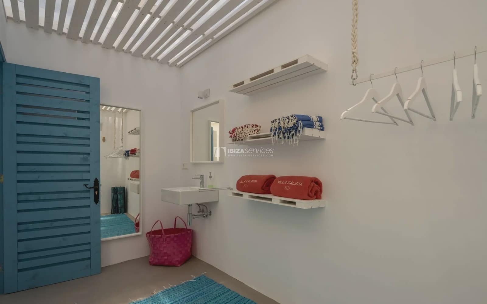   4 soveværelse   ferieVilla i Can Furnet   med   swimmingpool   - € 3.990 (Ref: 8659769)