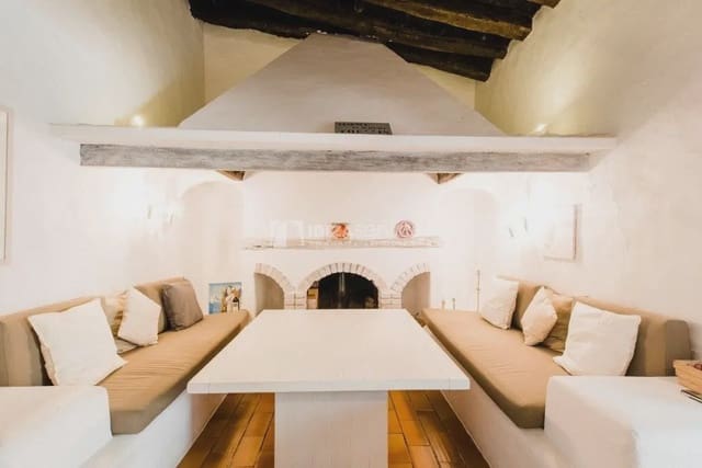 Chalet de 6 habitaciones en Nuestra Señora de Jesus, Santa Eulalia / Santa Eularia en alquiler vacacional con piscina garaje - 8.400 € (Ref: 8659786)