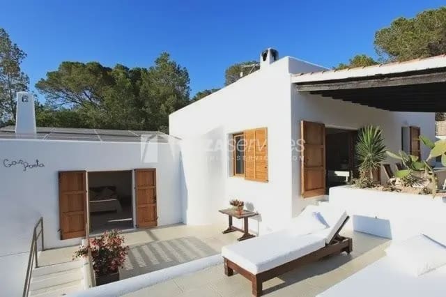 3 soverom Villa til leie i Talamanca med svømmebasseng garasje - € 20 000 (Ref: 8659787)