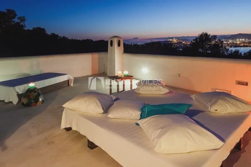 3 soverom Villa til leie i Talamanca med svømmebasseng garasje - € 20 000 (Ref: 8659787)