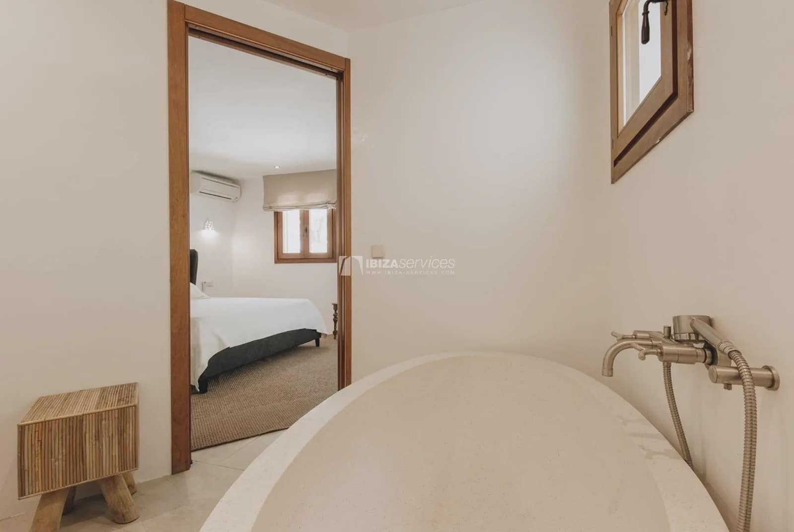 3 soverom Villa til leie i Talamanca med svømmebasseng garasje - € 20 000 (Ref: 8659787)