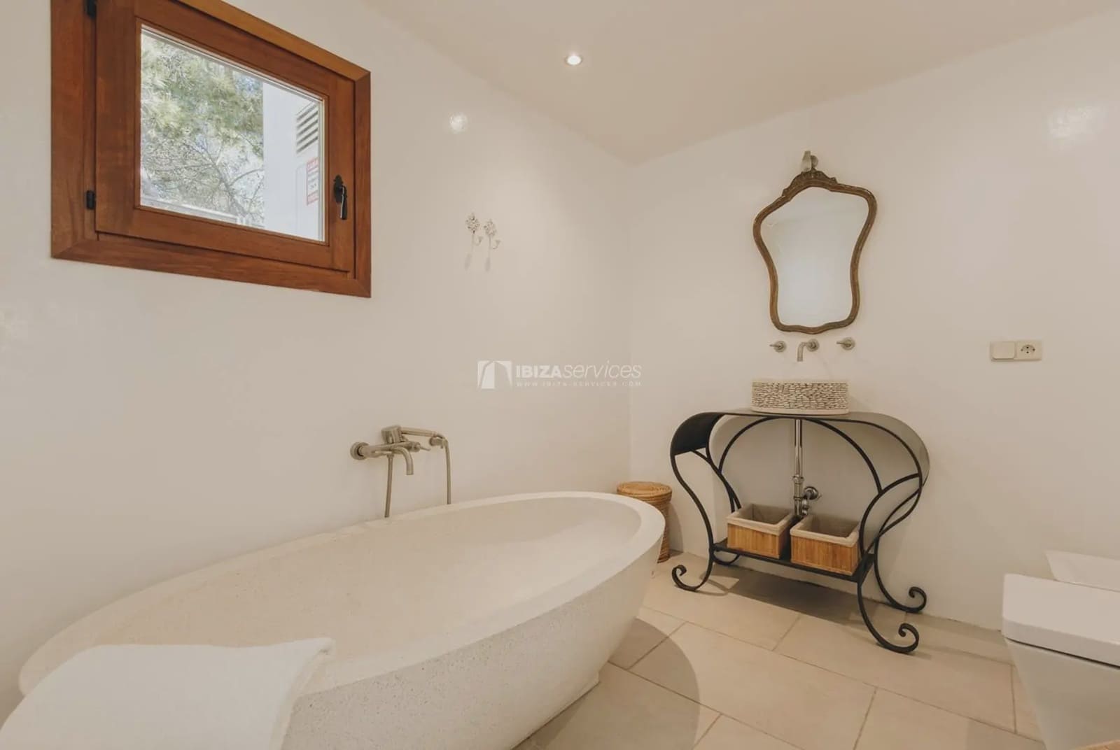 3 soverom Villa til leie i Talamanca med svømmebasseng garasje - € 20 000 (Ref: 8659787)