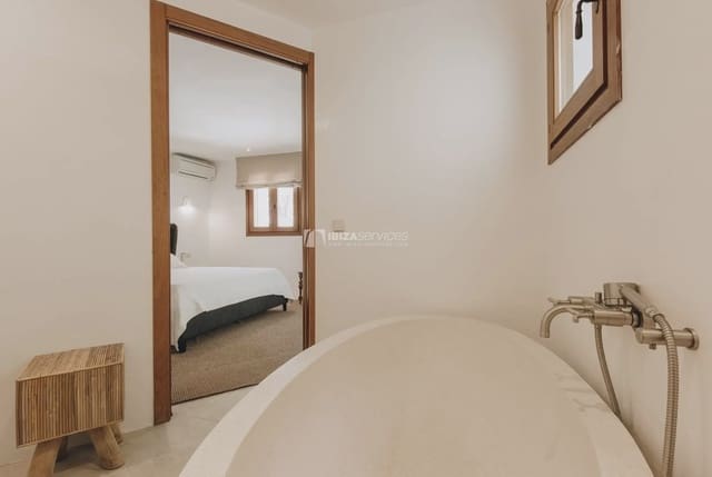 3 soverom Villa til leie i Talamanca, Ibiza by med svømmebasseng garasje - € 20 000 (Ref: 8659787)