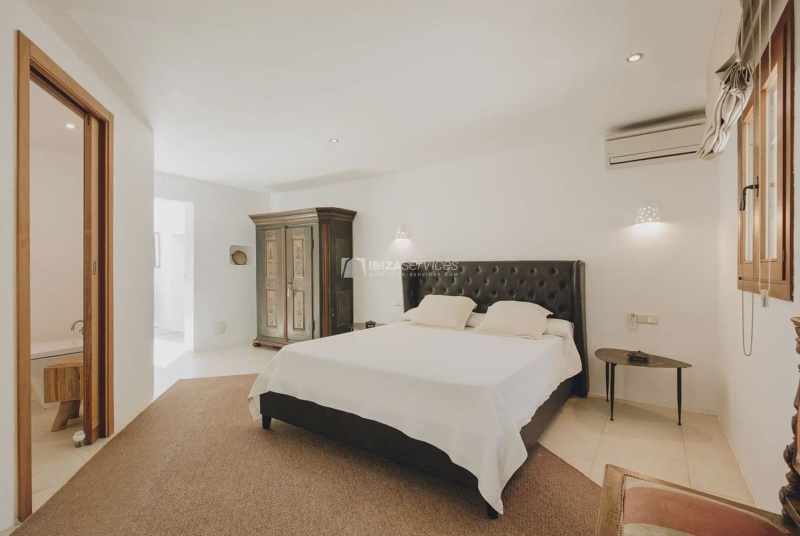 3 soverom Villa til leie i Talamanca med svømmebasseng garasje - € 20 000 (Ref: 8659787)