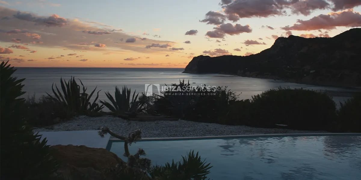 5 bedroom Villa for holiday rental in Es Cubells with pool garage - € 42,000 (Ref: 8659789)