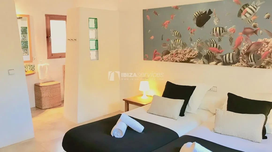 3 makuuhuone Huvila lomavuokrausta paikassa Cala Tarida mukana 
autotalli - 1 939 € (Ref: 8659795)