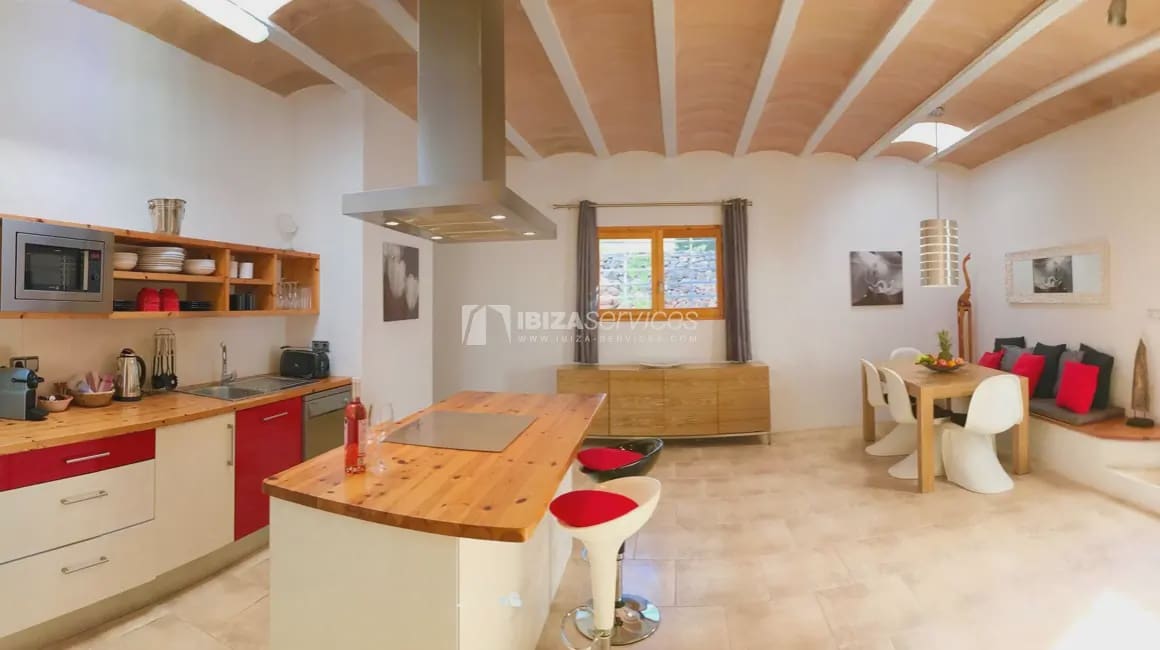 3 makuuhuone Huvila lomavuokrausta paikassa Cala Tarida mukana 
autotalli - 1 939 € (Ref: 8659795)