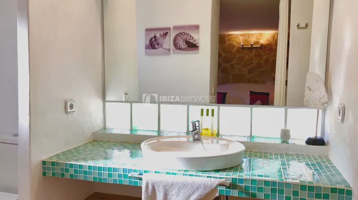 3 makuuhuone Huvila lomavuokrausta paikassa Cala Tarida mukana 
autotalli - 1 939 € (Ref: 8659795)