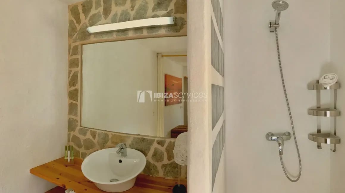 3 makuuhuone Huvila lomavuokrausta paikassa Cala Tarida mukana 
autotalli - 1 939 € (Ref: 8659795)