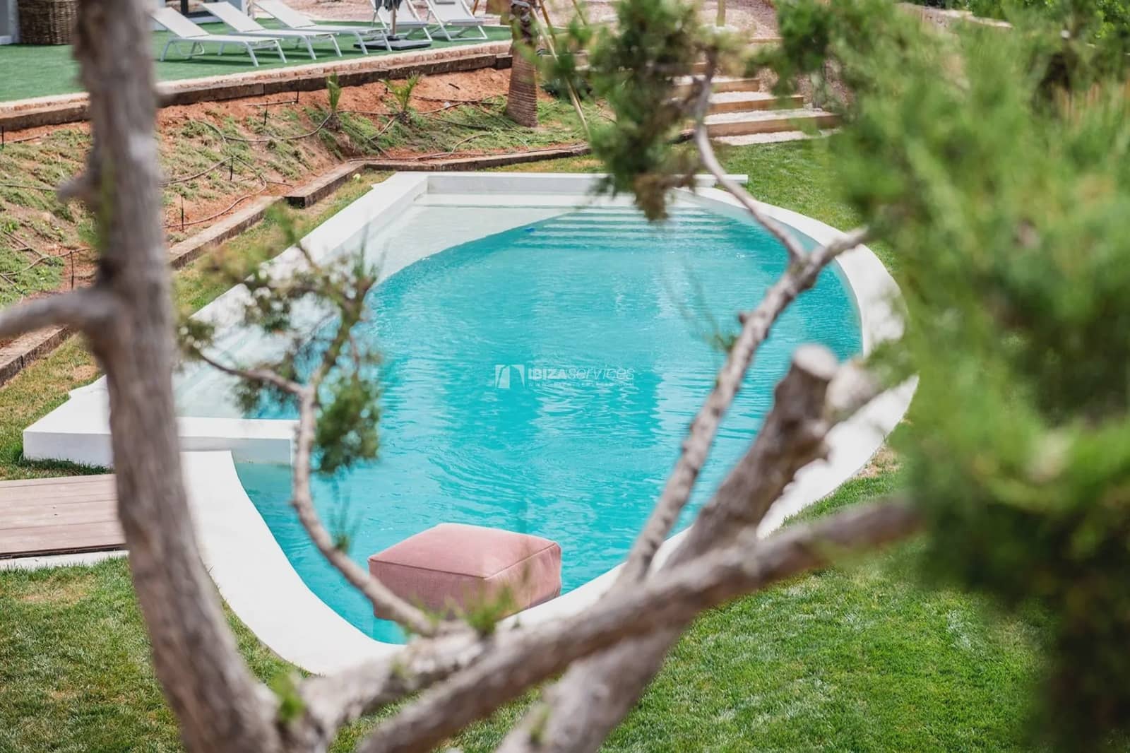 5 slaapkamer Villa voor vakantieverhuur in Cala Jondal met zwembad garage - € 15.995 (Ref: 8659803)