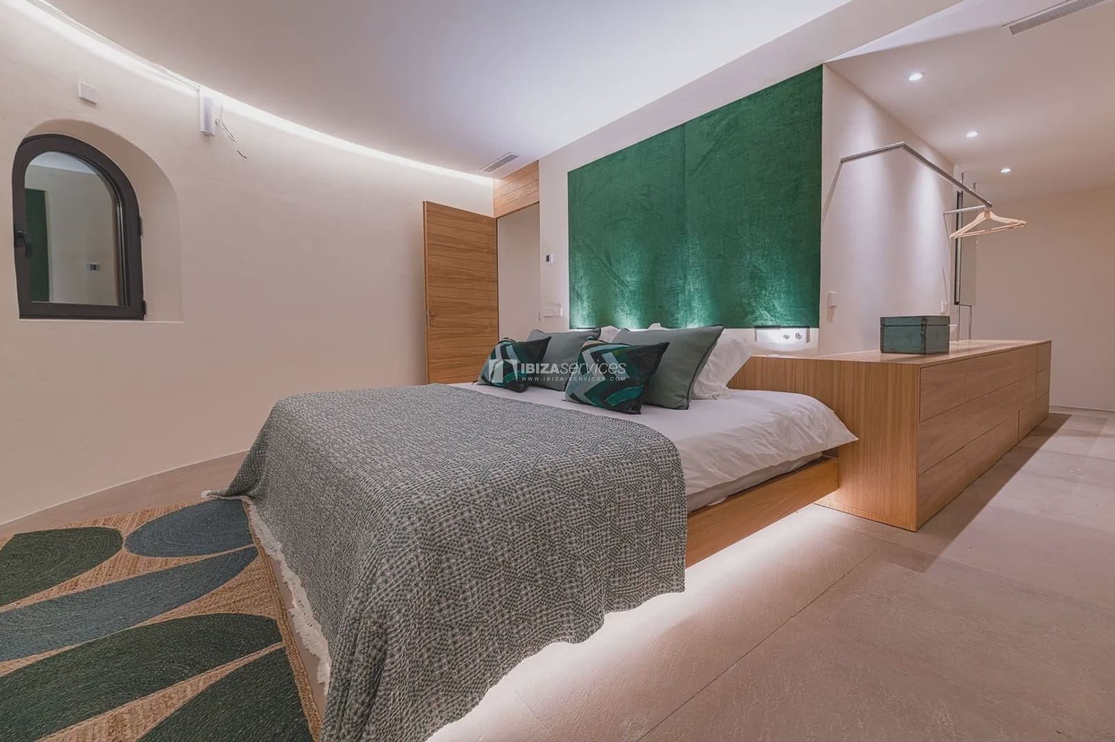 5 slaapkamer Villa voor vakantieverhuur in Cala Jondal met zwembad garage - € 15.995 (Ref: 8659803)