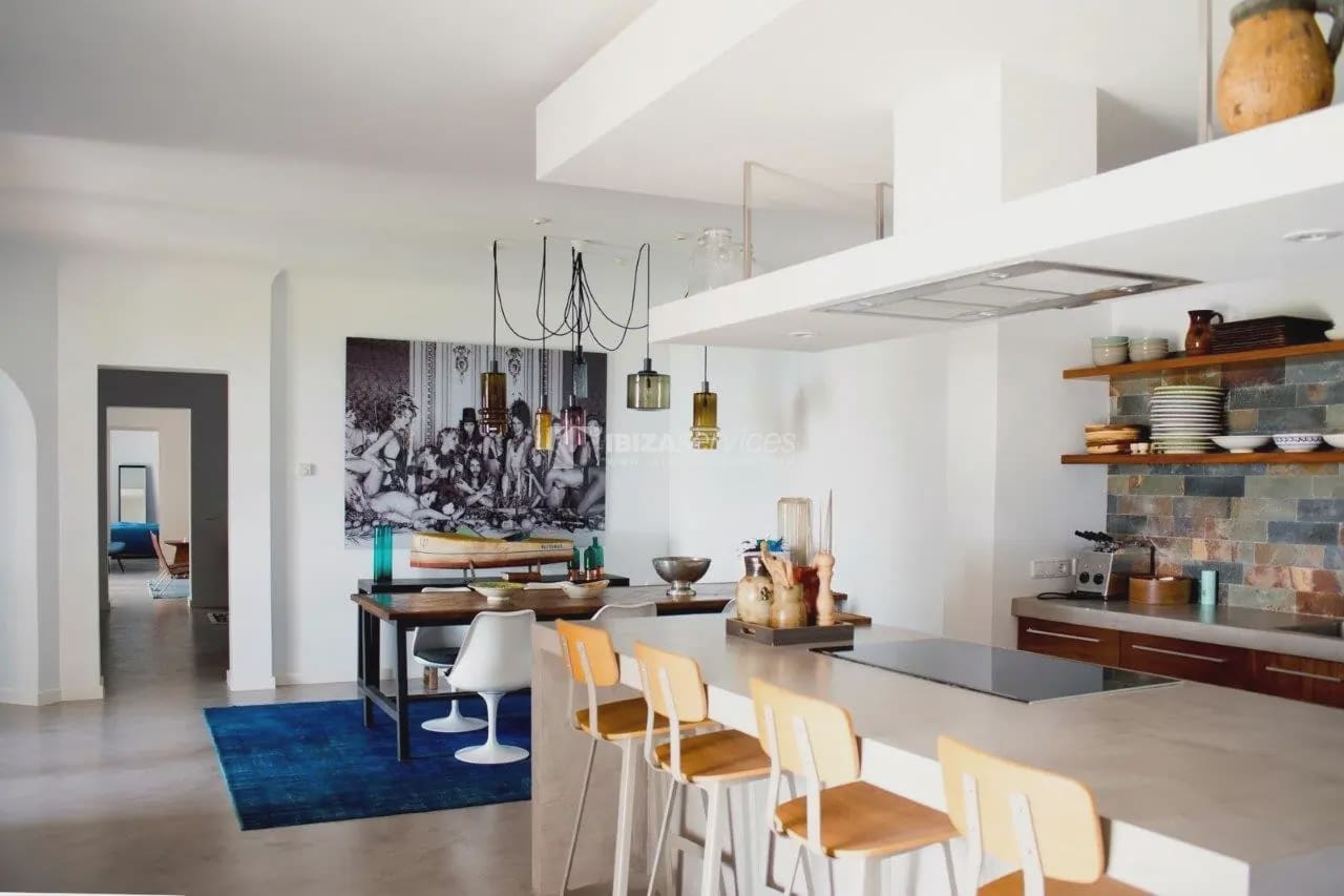 6 quarto Moradia para arrendamento para férias em Es Cubells com piscina Garagem - 19 950 € (Ref: 8659807)