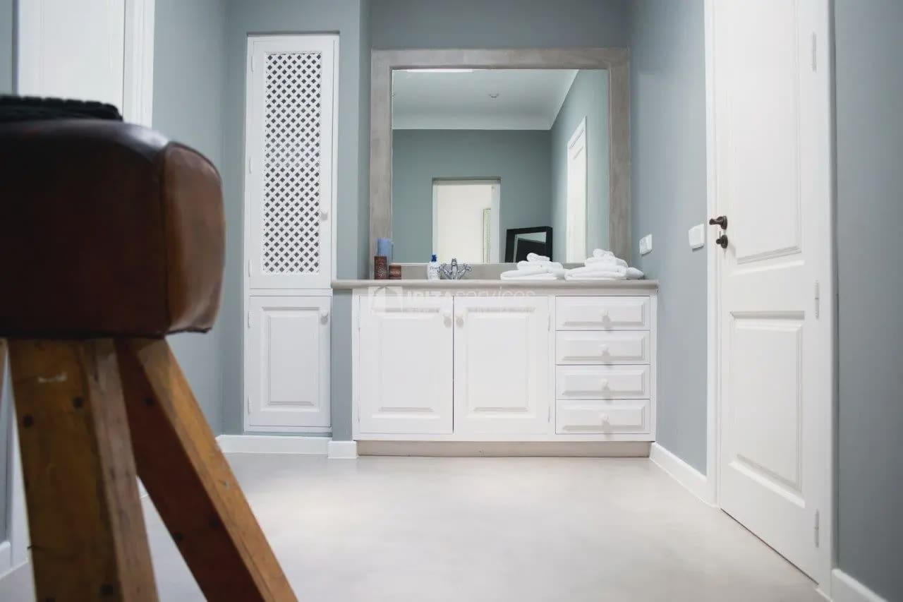 6 quarto Moradia para arrendamento para férias em Es Cubells com piscina Garagem - 19 950 € (Ref: 8659807)