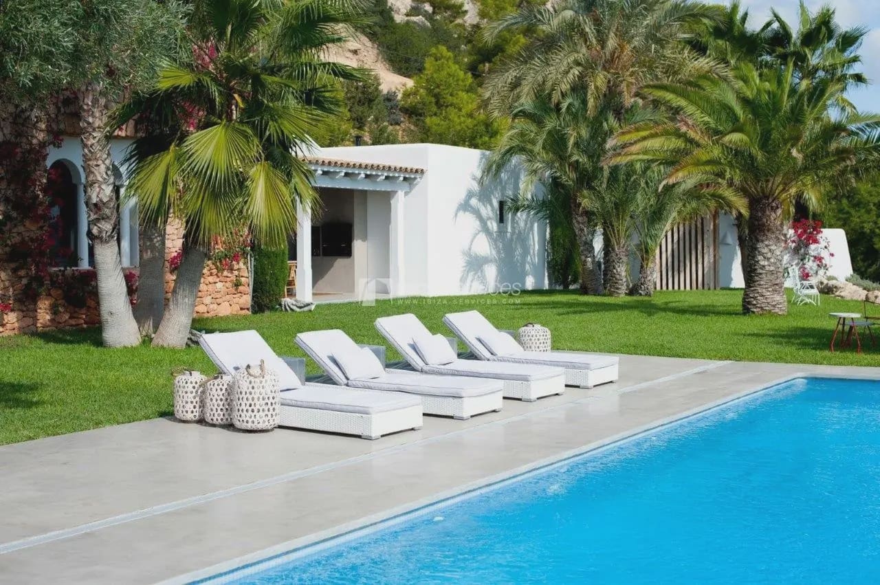 6 quarto Moradia para arrendamento para férias em Es Cubells com piscina Garagem - 19 950 € (Ref: 8659807)