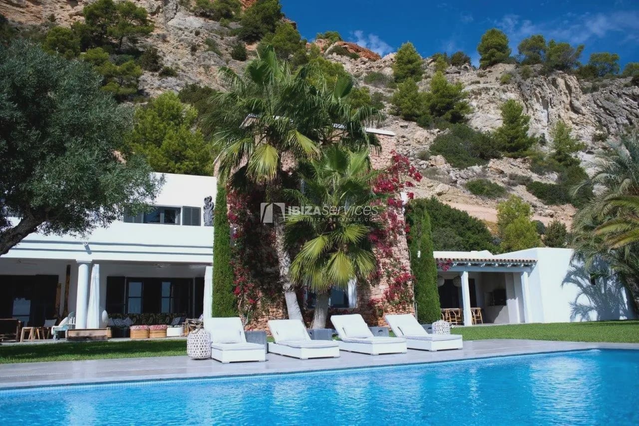 6 quarto Moradia para arrendamento para férias em Es Cubells com piscina Garagem - 19 950 € (Ref: 8659807)