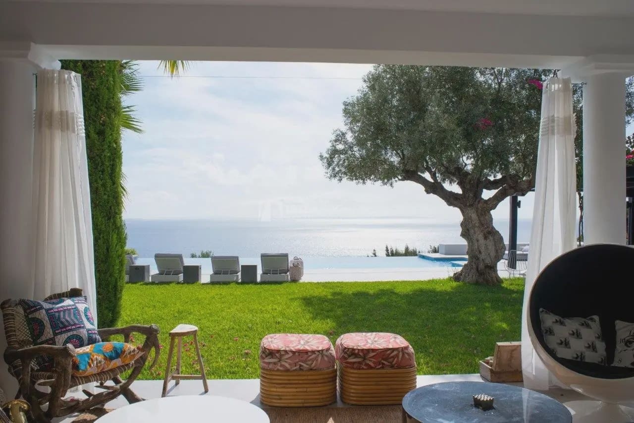 6 quarto Moradia para arrendamento para férias em Es Cubells com piscina Garagem - 19 950 € (Ref: 8659807)