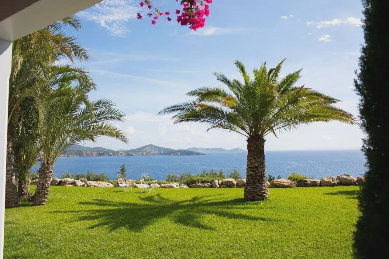 6 quarto Moradia para arrendamento para férias em Es Cubells com piscina Garagem - 19 950 € (Ref: 8659807)