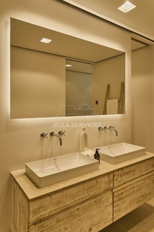 4 soveværelse Lejlighed til salg i Playa d'en Bossa, San Jose / Sant Josep de Sa Talaia med swimmingpool garage - € 3.400.000 (Ref: 8659832)