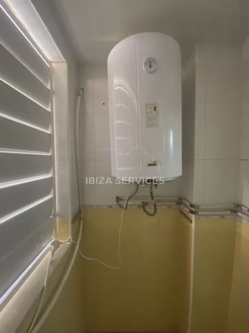 2 soveværelse Lejlighed til salg i Playa d'en Bossa, San Jose / Sant Josep de Sa Talaia med swimmingpool - € 490.000 (Ref: 8659837)