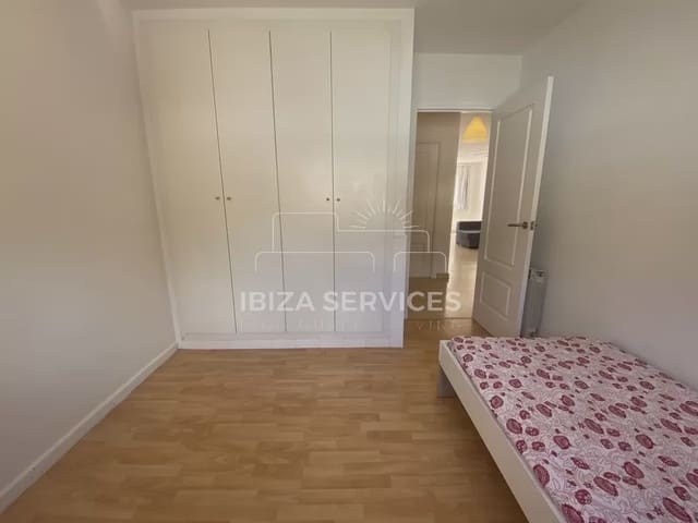 2 soveværelse Lejlighed til salg i Playa d'en Bossa, San Jose / Sant Josep de Sa Talaia med swimmingpool - € 490.000 (Ref: 8659837)