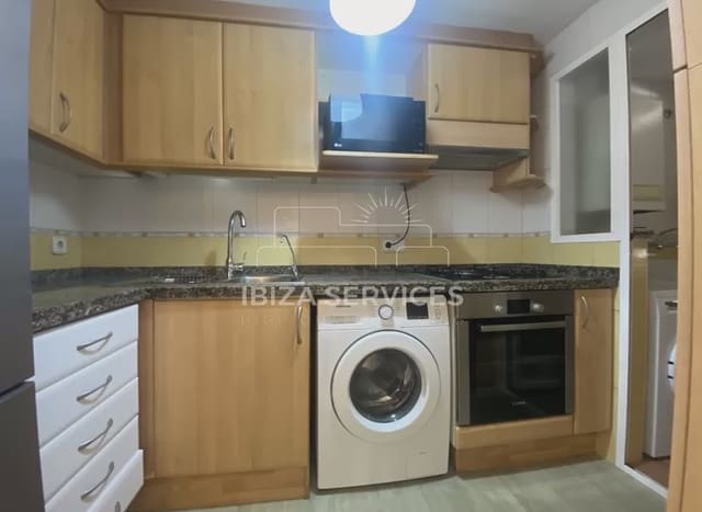 2 soveværelse Lejlighed til salg i Playa d'en Bossa, San Jose / Sant Josep de Sa Talaia med swimmingpool - € 490.000 (Ref: 8659837)