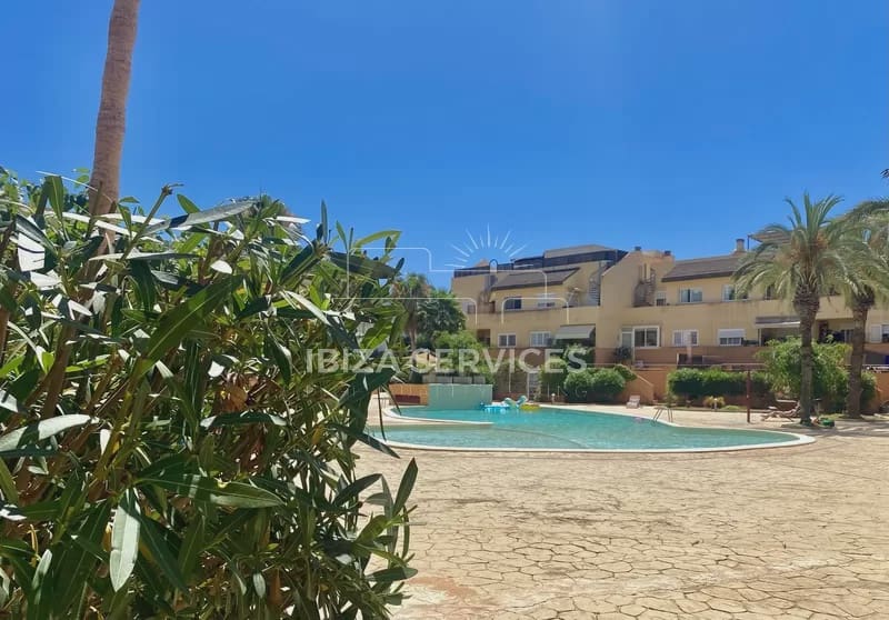 2 soveværelse Lejlighed til salg i Playa d'en Bossa med swimmingpool - € 490.000 (Ref: 8659837)