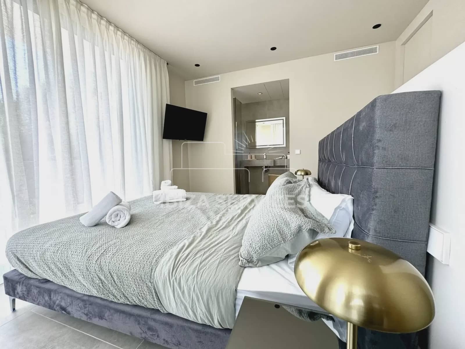 3 bedroom Villa for rent in Talamanca with pool garage - € 10,000 (Ref: 8659839)