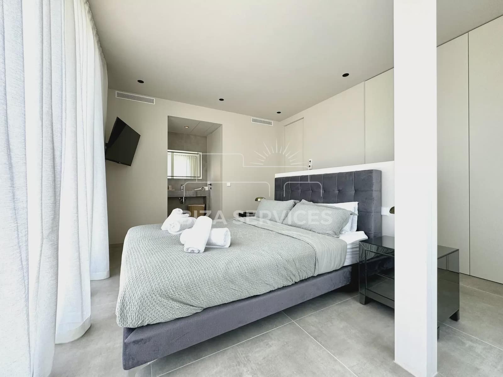 3 bedroom Villa for rent in Talamanca with pool garage - € 10,000 (Ref: 8659839)