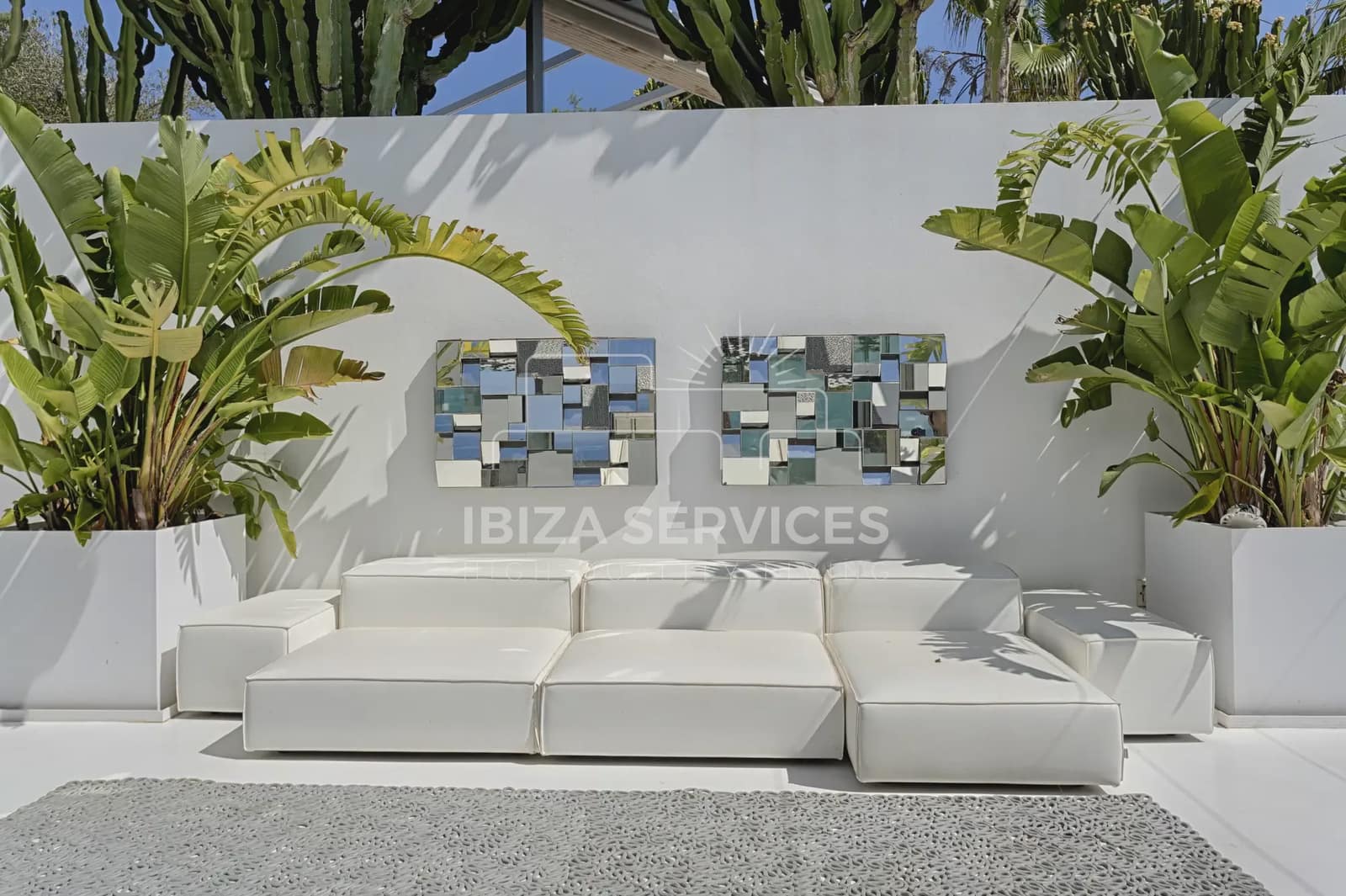 6 slaapkamer Villa voor vakantieverhuur in Es Cubells met zwembad - € 19.278 (Ref: 8659843)