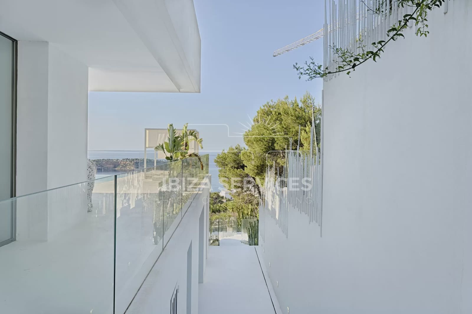 6 slaapkamer Villa voor vakantieverhuur in Es Cubells met zwembad - € 19.278 (Ref: 8659843)