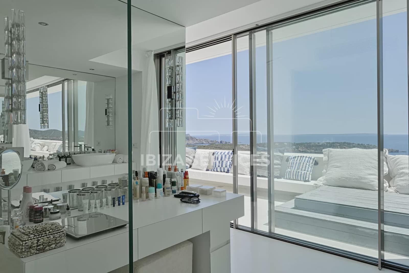 6 slaapkamer Villa voor vakantieverhuur in Es Cubells met zwembad - € 19.278 (Ref: 8659843)