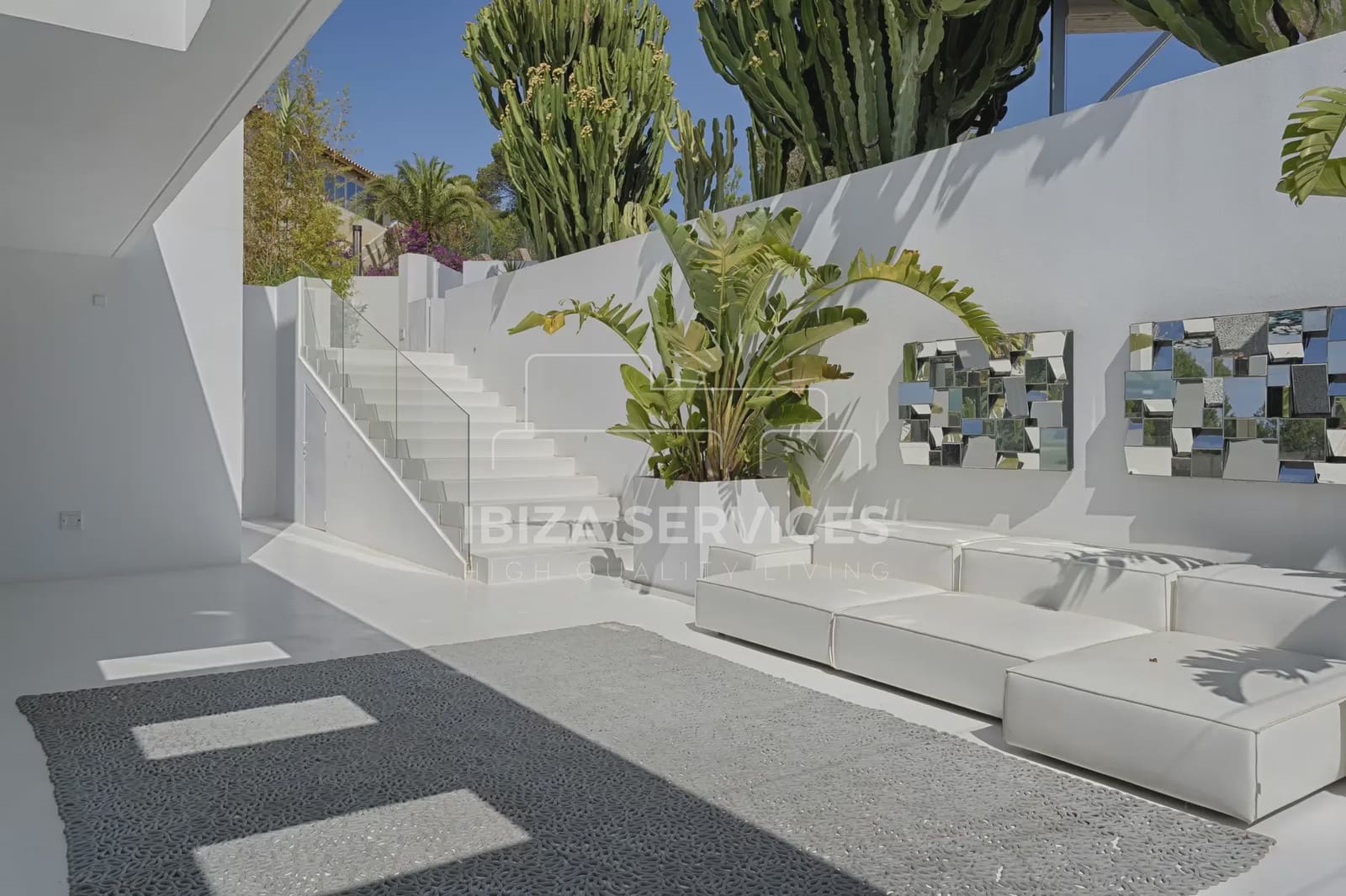 6 slaapkamer Villa voor vakantieverhuur in Es Cubells met zwembad - € 19.278 (Ref: 8659843)