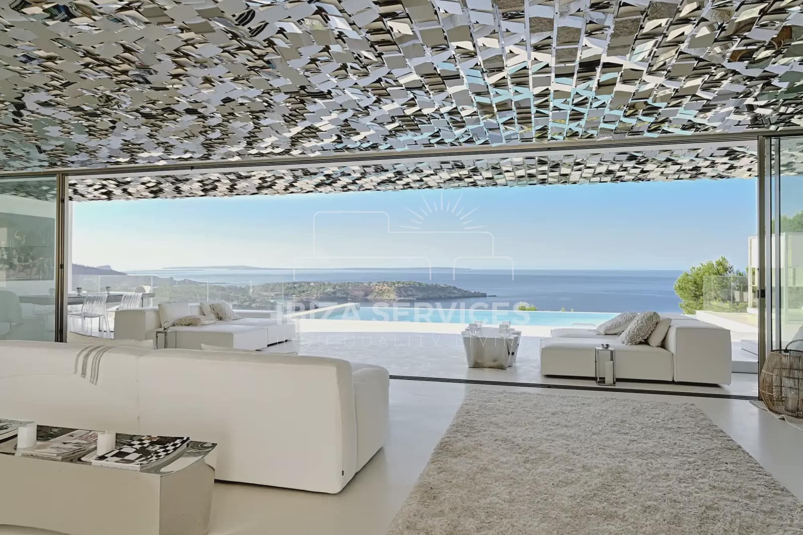 6 slaapkamer Villa voor vakantieverhuur in Es Cubells met zwembad - € 19.278 (Ref: 8659843)