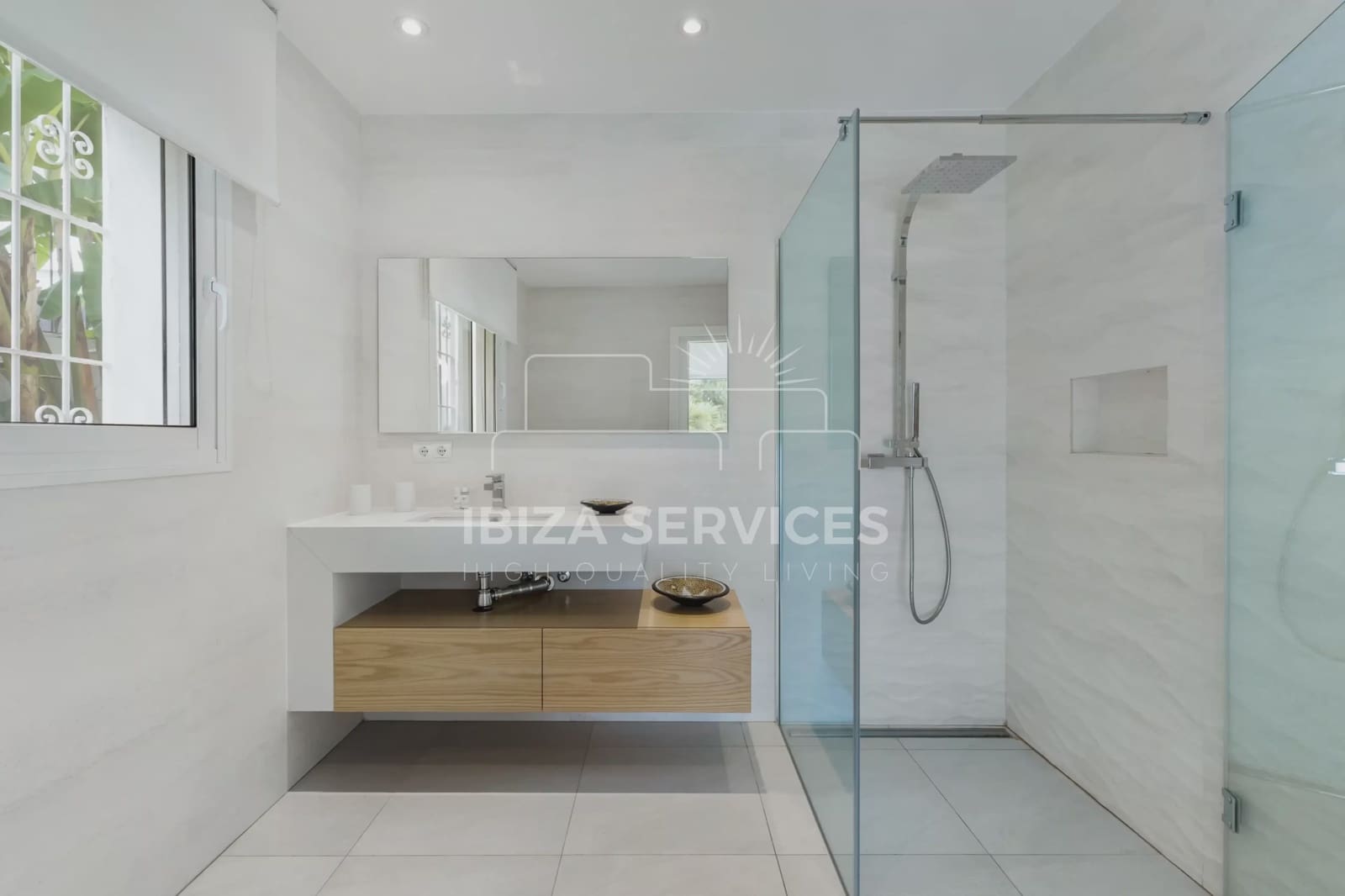 5 slaapkamer Villa voor vakantieverhuur in Can Furnet met zwembad garage - € 8.400 (Ref: 8659851)