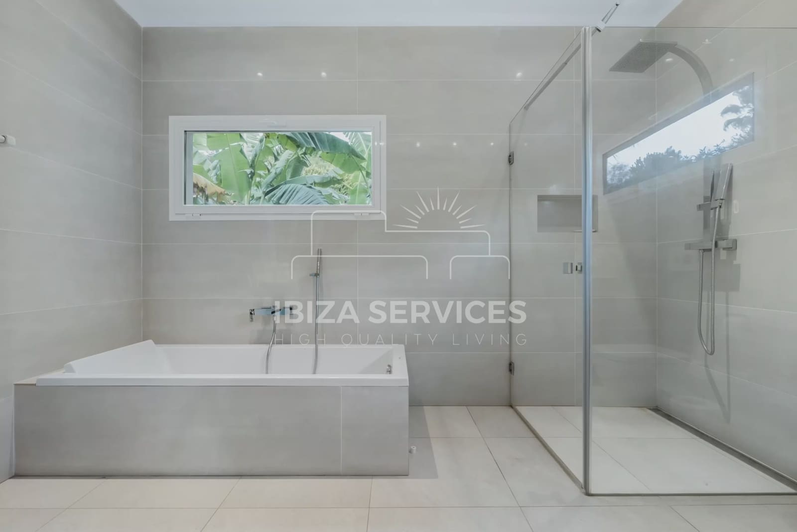 5 slaapkamer Villa voor vakantieverhuur in Can Furnet met zwembad garage - € 8.400 (Ref: 8659851)