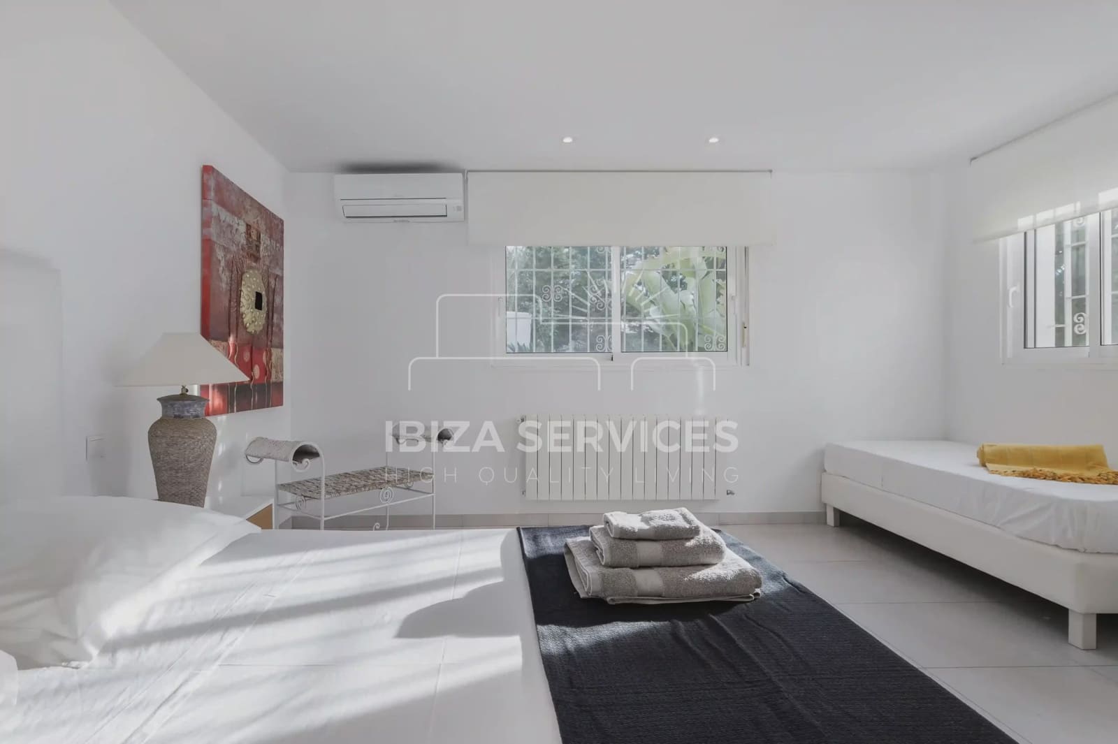 5 slaapkamer Villa voor vakantieverhuur in Can Furnet met zwembad garage - € 8.400 (Ref: 8659851)