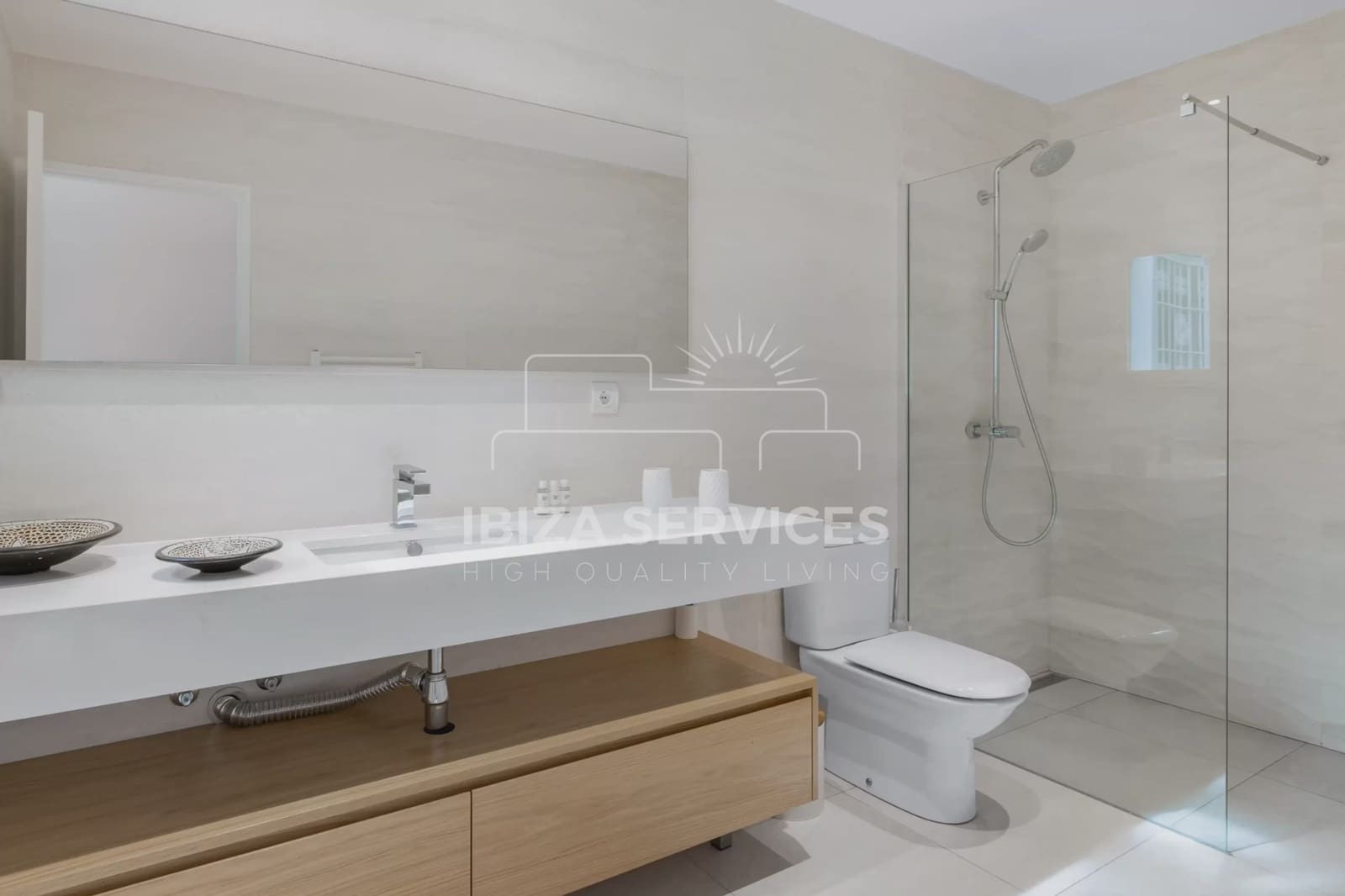 5 slaapkamer Villa voor vakantieverhuur in Can Furnet met zwembad garage - € 8.400 (Ref: 8659851)