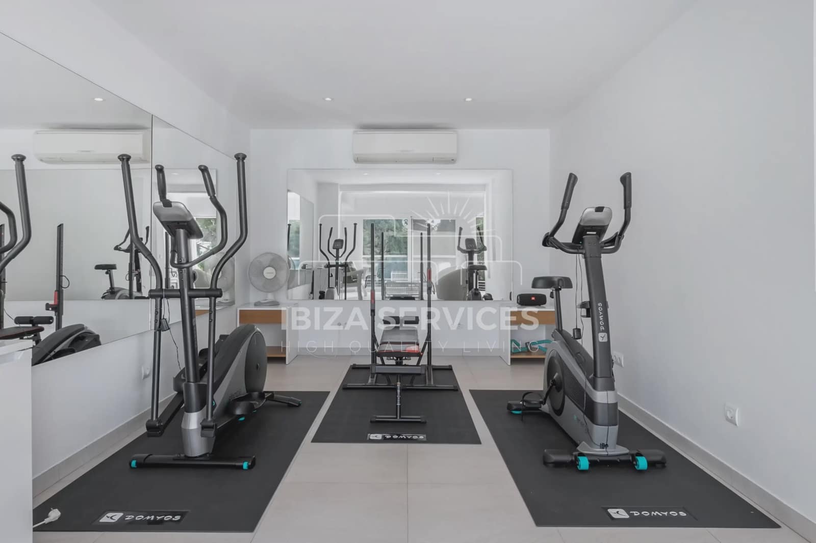 5 slaapkamer Villa voor vakantieverhuur in Can Furnet met zwembad garage - € 8.400 (Ref: 8659851)