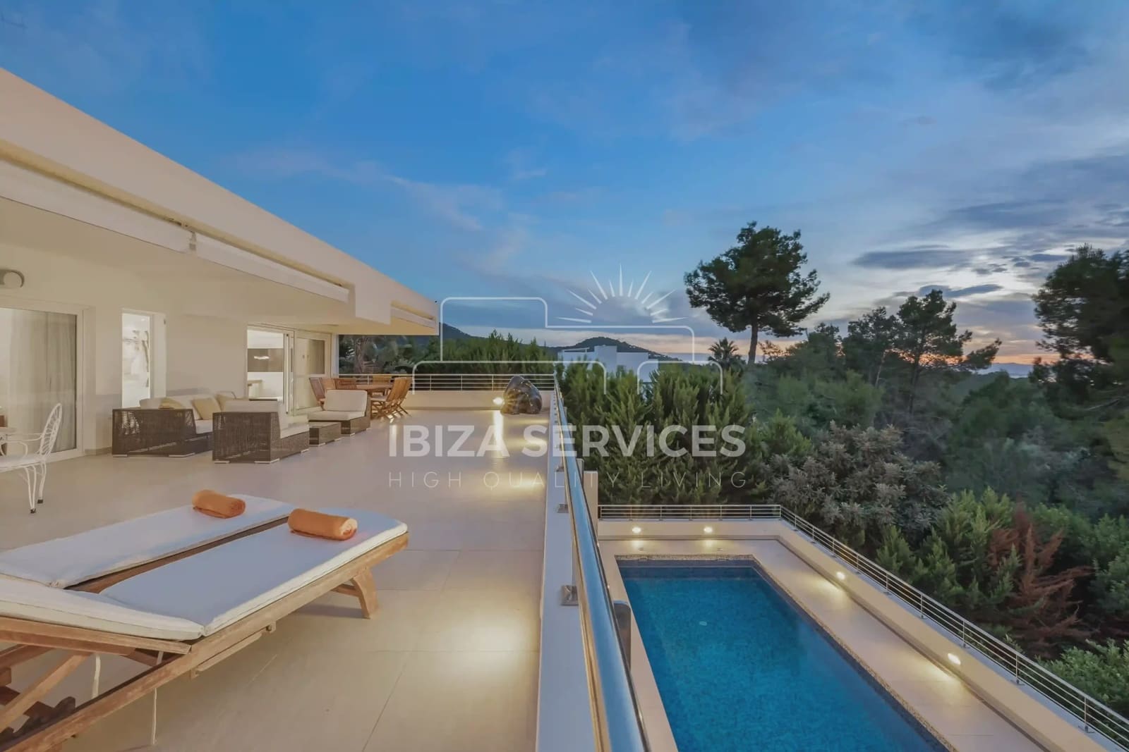 5 slaapkamer Villa voor vakantieverhuur in Can Furnet met zwembad garage - € 8.400 (Ref: 8659851)