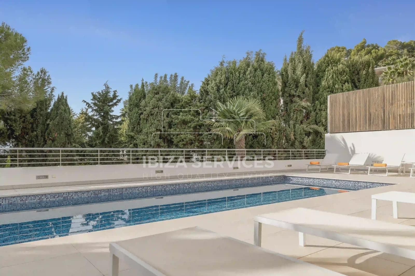 5 slaapkamer Villa voor vakantieverhuur in Can Furnet met zwembad garage - € 8.400 (Ref: 8659851)