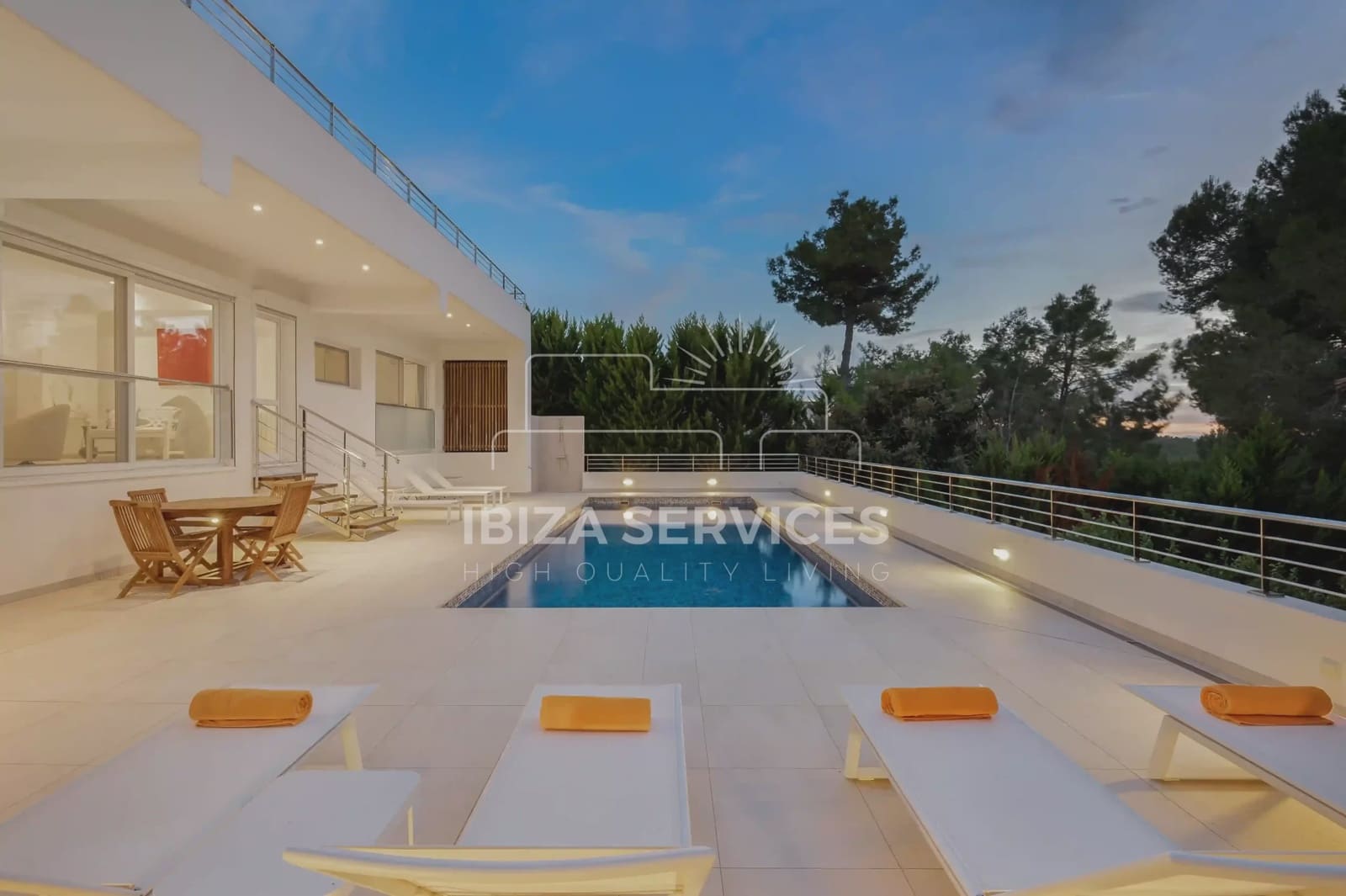 5 slaapkamer Villa voor vakantieverhuur in Can Furnet met zwembad garage - € 8.400 (Ref: 8659851)