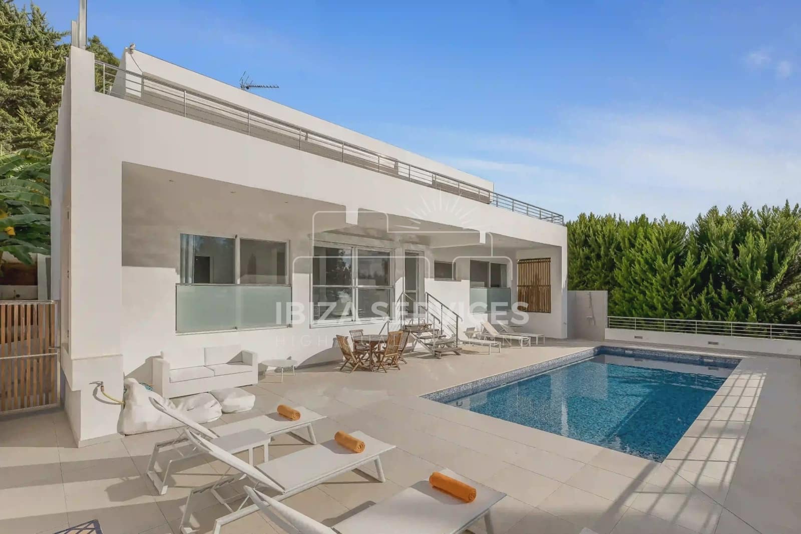 5 slaapkamer Villa voor vakantieverhuur in Can Furnet met zwembad garage - € 8.400 (Ref: 8659851)