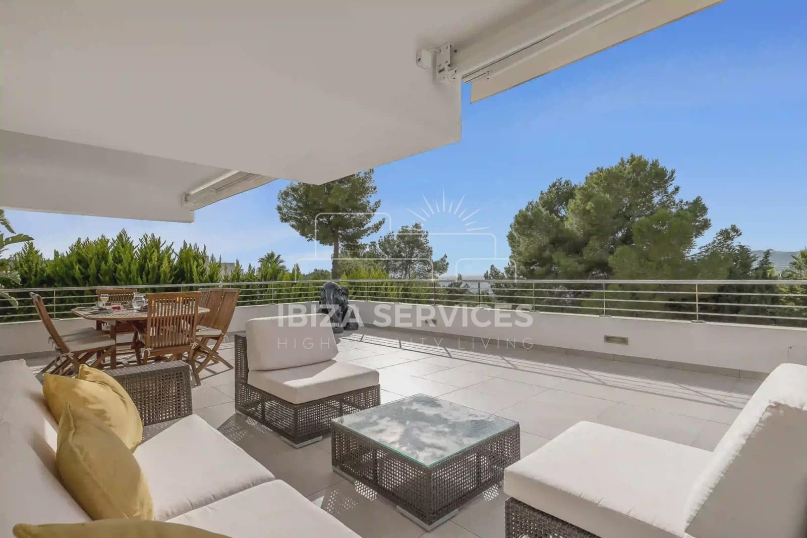 5 slaapkamer Villa voor vakantieverhuur in Can Furnet met zwembad garage - € 8.400 (Ref: 8659851)