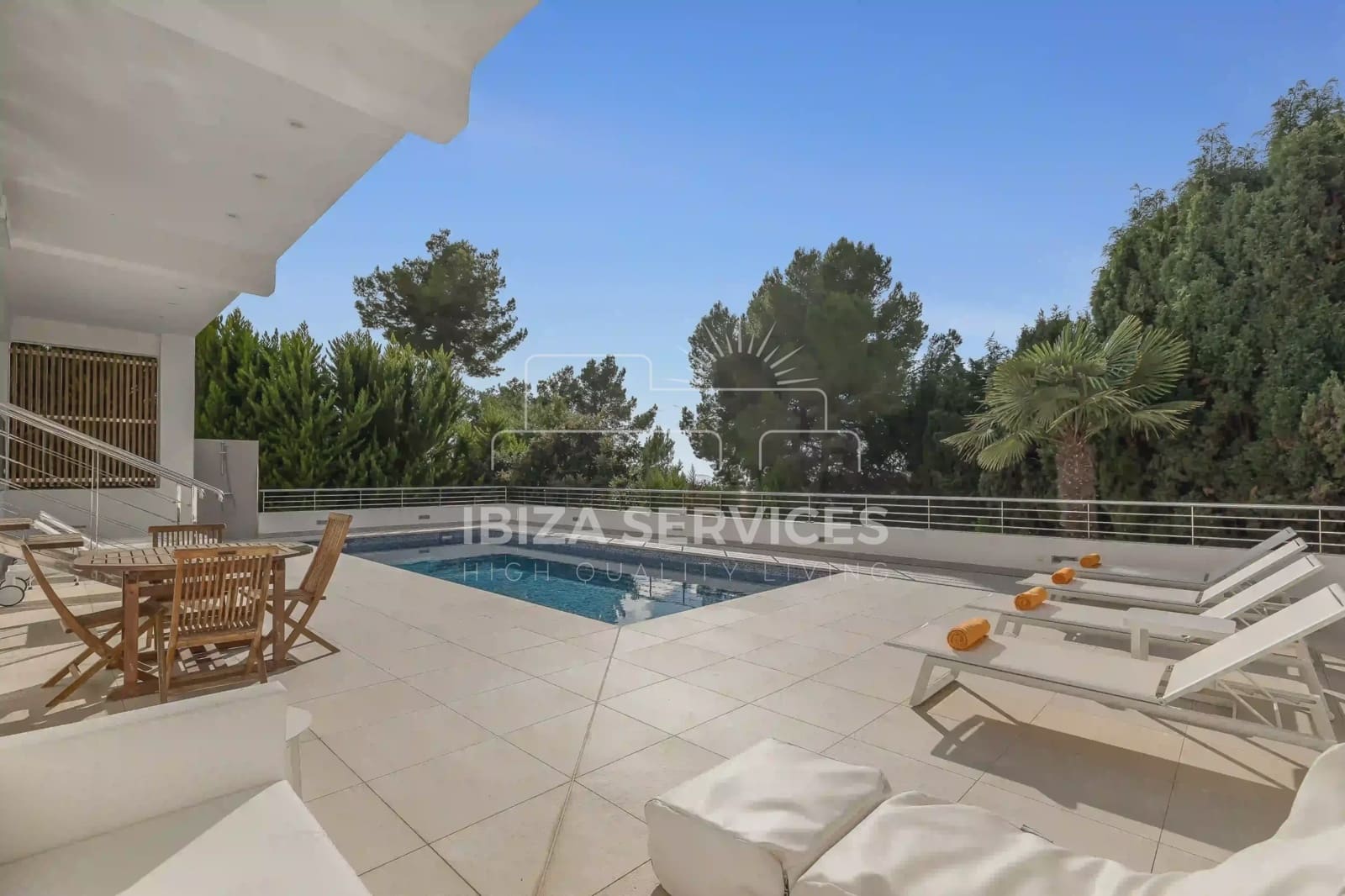 5 slaapkamer Villa voor vakantieverhuur in Can Furnet met zwembad garage - € 8.400 (Ref: 8659851)