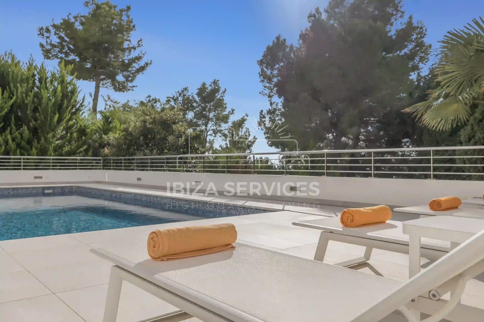 5 slaapkamer Villa voor vakantieverhuur in Can Furnet met zwembad garage - € 8.400 (Ref: 8659851)