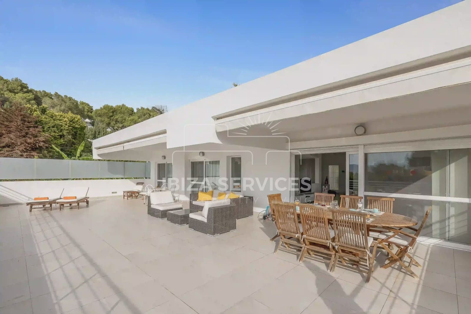 5 slaapkamer Villa voor vakantieverhuur in Can Furnet met zwembad garage - € 8.400 (Ref: 8659851)