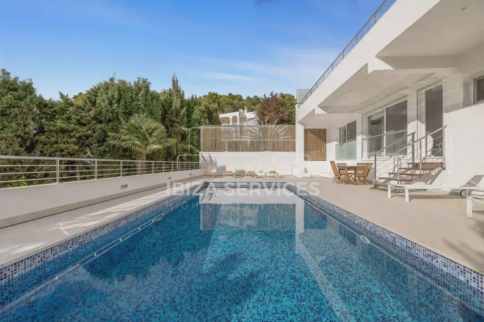 5 slaapkamer Villa voor vakantieverhuur in Can Furnet met zwembad garage - € 8.400 (Ref: 8659851)