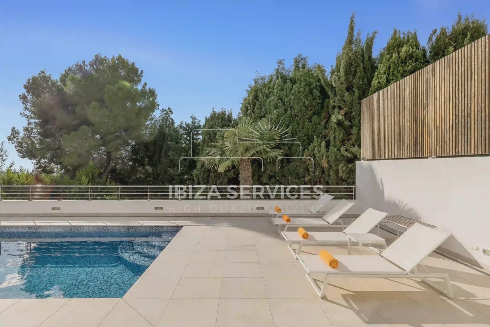 5 slaapkamer Villa voor vakantieverhuur in Can Furnet met zwembad garage - € 8.400 (Ref: 8659851)