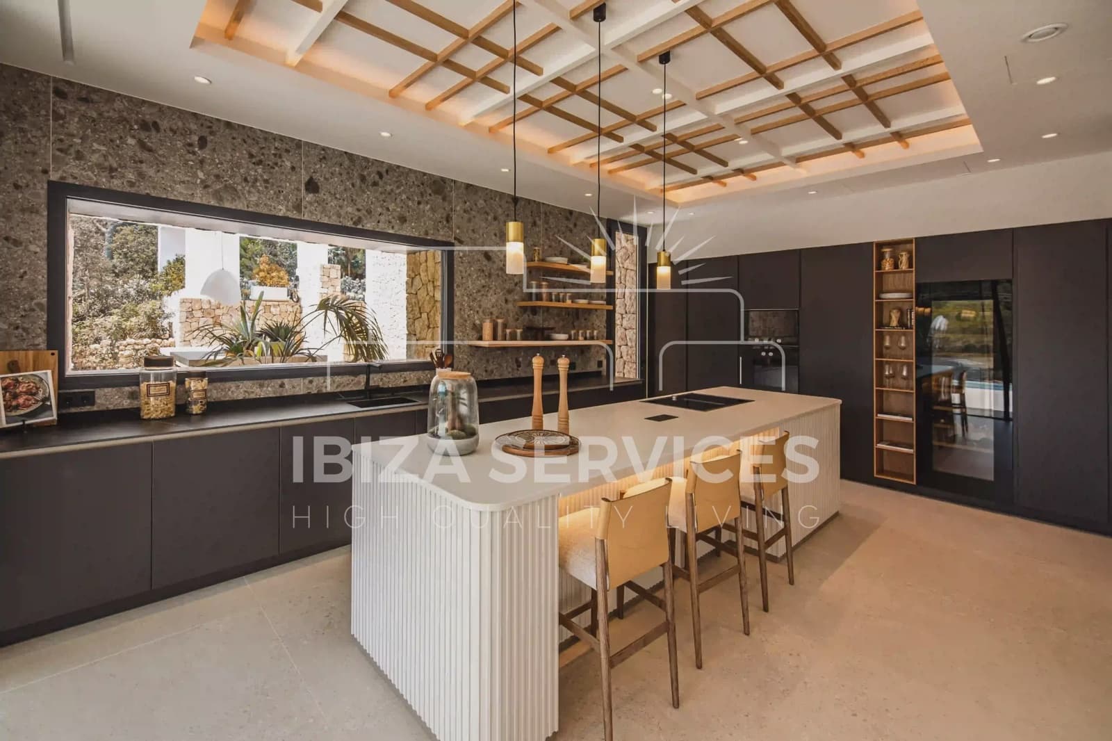 5 soverom Villa til salgs i Roca Llisa med svømmebasseng garasje - € 3 800 000 (Ref: 8659853)