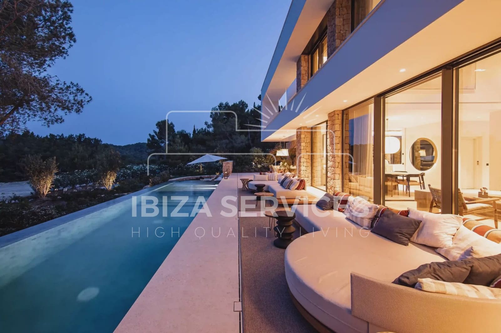 5 soverom Villa til salgs i Roca Llisa med svømmebasseng garasje - € 3 800 000 (Ref: 8659853)